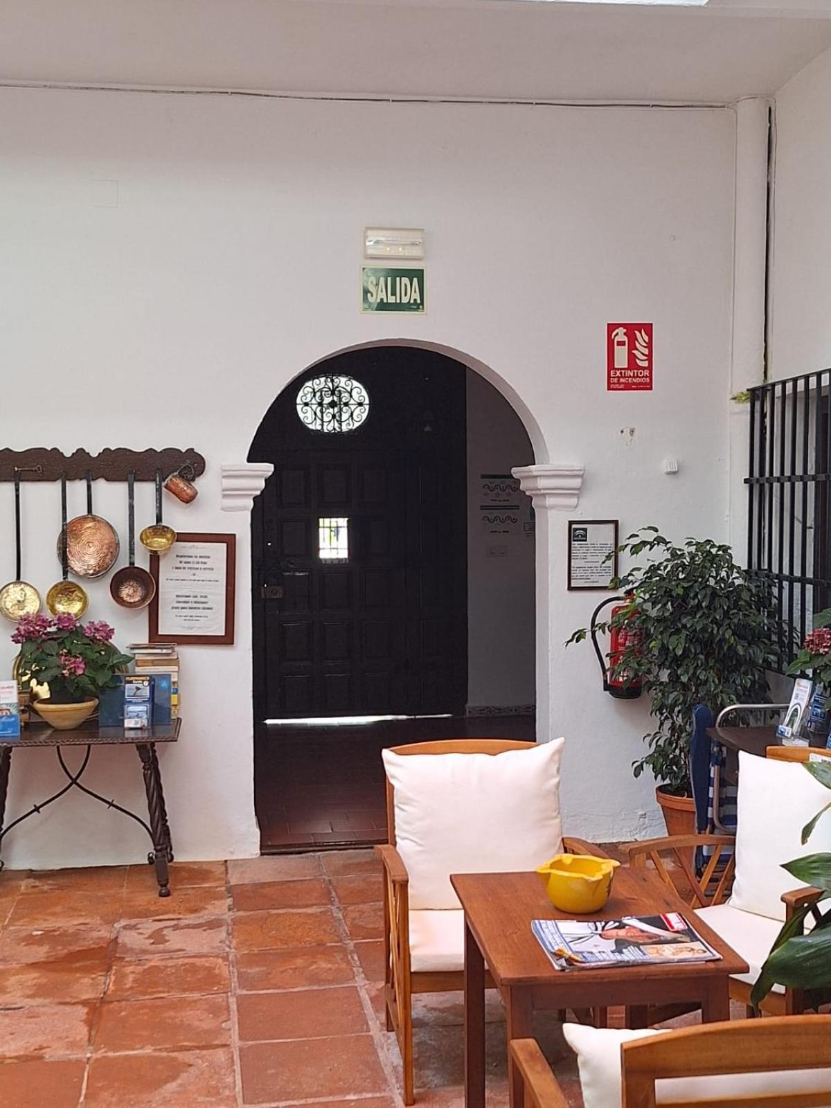 Hostal Gran Capitan Chipiona Exteriör bild