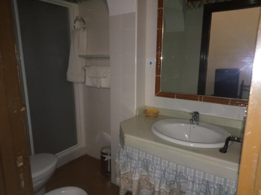 Hostal Gran Capitan Chipiona Exteriör bild